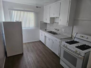Main picture of 5080 Voltaire St