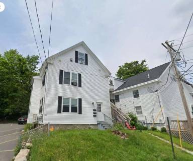 Main picture of 752 Middle St
