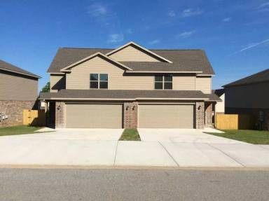 Main picture of 602 SW Loudon Dr