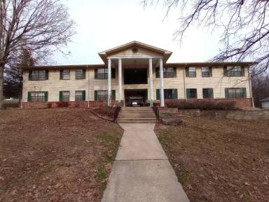 Main picture of 1406 Cs Woods Blvd