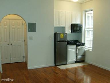 Main picture of 220 Sullivan St