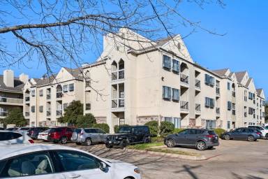 Main picture of 4800 W Lovers Ln Condos