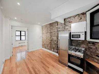 Main picture of 350 E 55th St