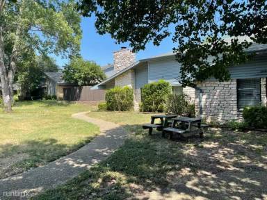 Main picture of 124 Hollyhill Ln