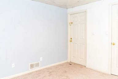 Main picture of 210 Hitt St