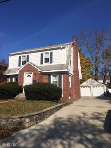 Main picture of 17 Parkway Ave