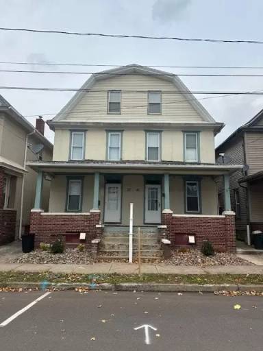 Main picture of 37 E 4th St