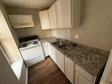Main picture of 1324 Academy Ave