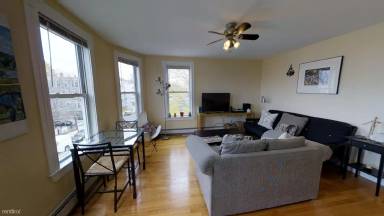 Main picture of 1298 Broadway