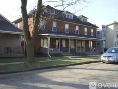 Main picture of 21 W Washington St
