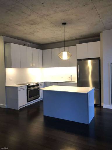 Main picture of 210 W Illinois St