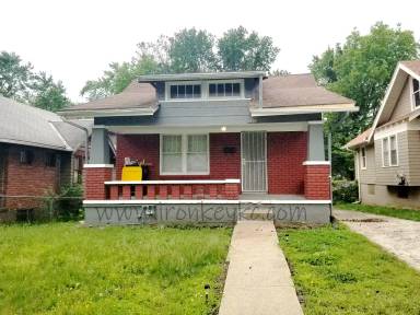 Main picture of 2203 E 70th St