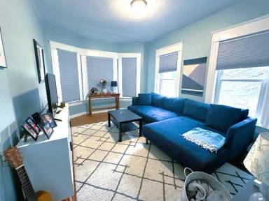 Main picture of 404 Newton St