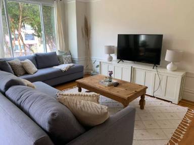 Main picture of 1364 Broadway