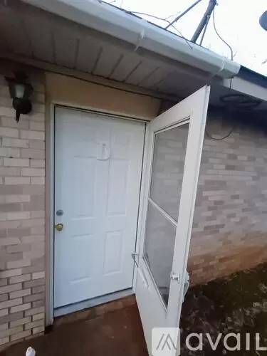 Main picture of 305 Adkins St