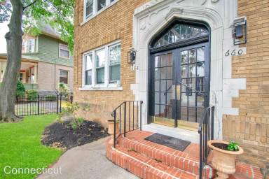 Main picture of 660 Farmington Ave