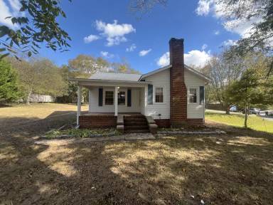 Main picture of 935 Old Charlotte Rd
