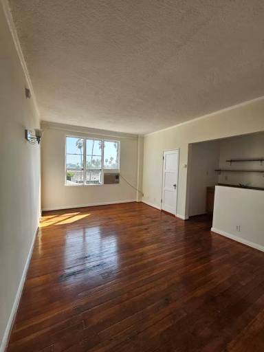 Main picture of Crestwood Tower