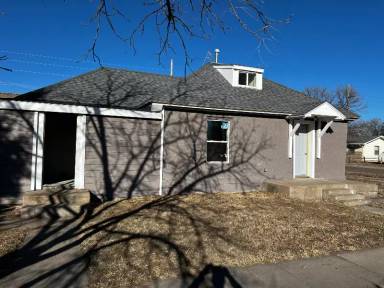 Main picture of 905 W 11th St