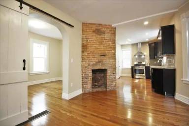Main picture of 353 Hoyt St