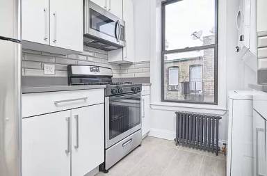 Main picture of 12 E 31st St