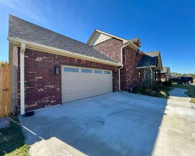 Main picture of 7904 NW Taylor Lndg