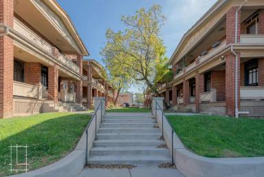 Main picture of 2188 N High St