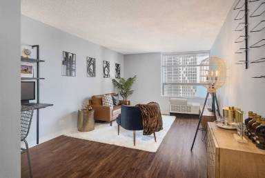 Main picture of 457 E Ohio St