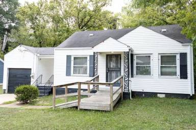 Main picture of 757 Henderson Dr