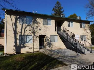 Main picture of 305 Woodcrest Way