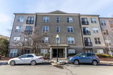 Main picture of 775 Walker Sq