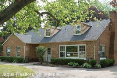 Main picture of 3323 Lakeshore Dr