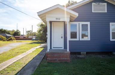 Main picture of 902 Pryce St