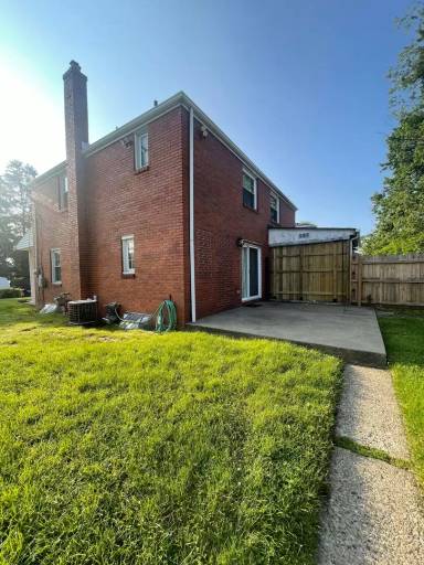 Main picture of 702 Shadycrest Ct