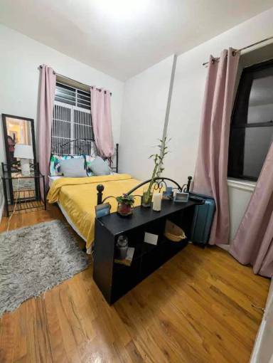 Main picture of 15 E 131st St