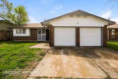 Main picture of 1044 W Main St