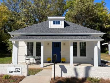 Main picture of 102 Dean St