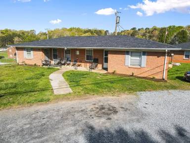 Main picture of 1300 Lola Ave