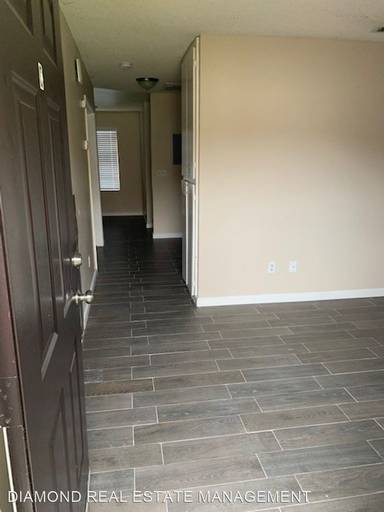 Main picture of 5900 Auburn St