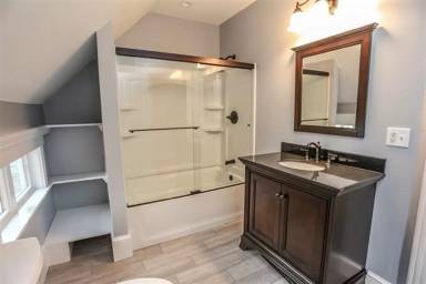 Main picture of 631 Lake Ave