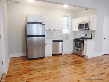 Main picture of 320 Saratoga St