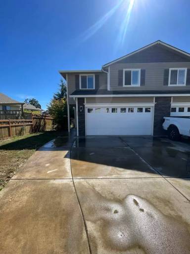Main picture of 202 SE 7th St