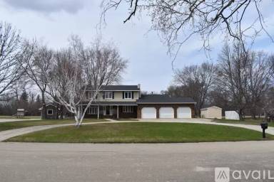 Main picture of 921 9th Ave NE