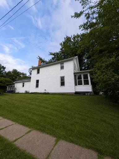 Main picture of 1935 LeClaire St