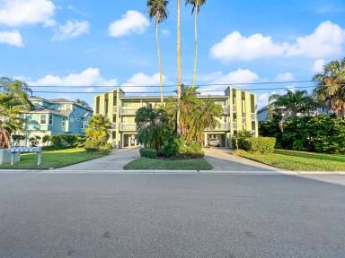 Main picture of 2505 Bay Blvd