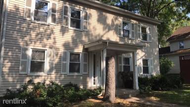 Main picture of 210 W Henry St