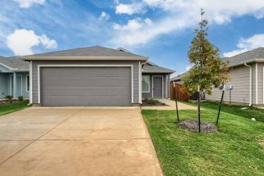 Main picture of 4040 Equestrian Dr