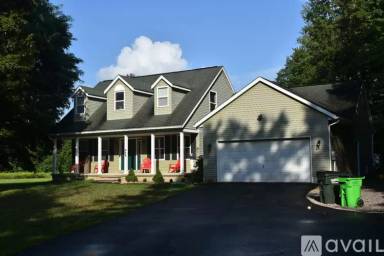 Main picture of 885 Columbia Rd