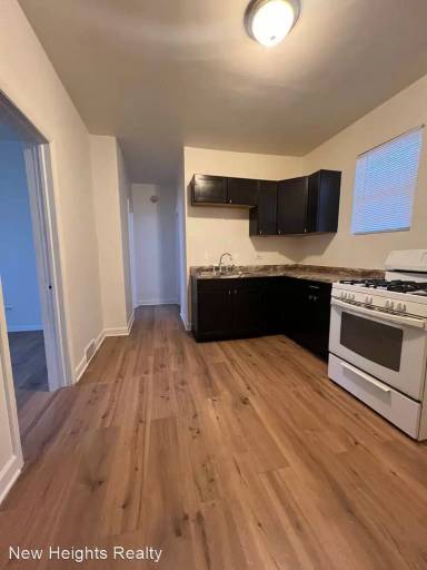 Main picture of 7933 S East End Ave