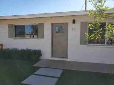 Main picture of 142 N Elm St